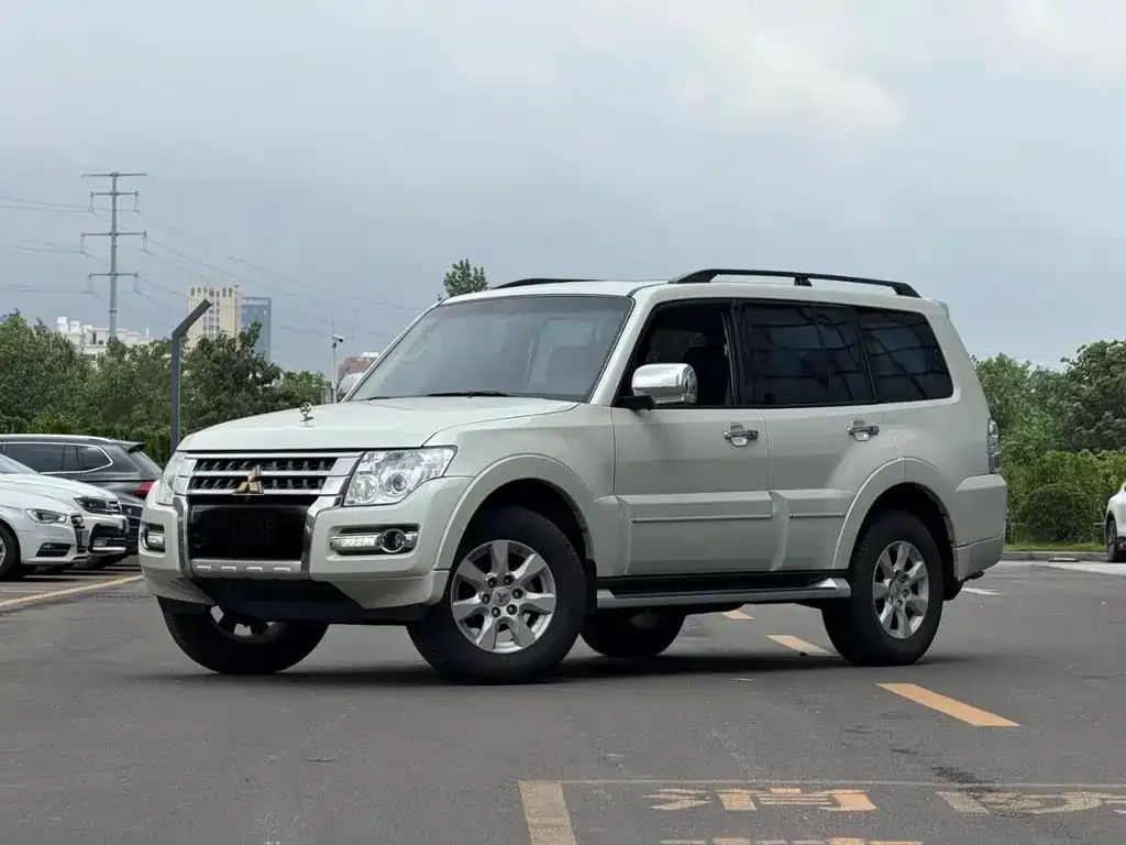 Mitsubishi Pajero (Import)