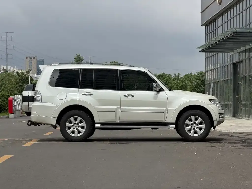Mitsubishi Pajero (Import) 2025 из CN, фото 3