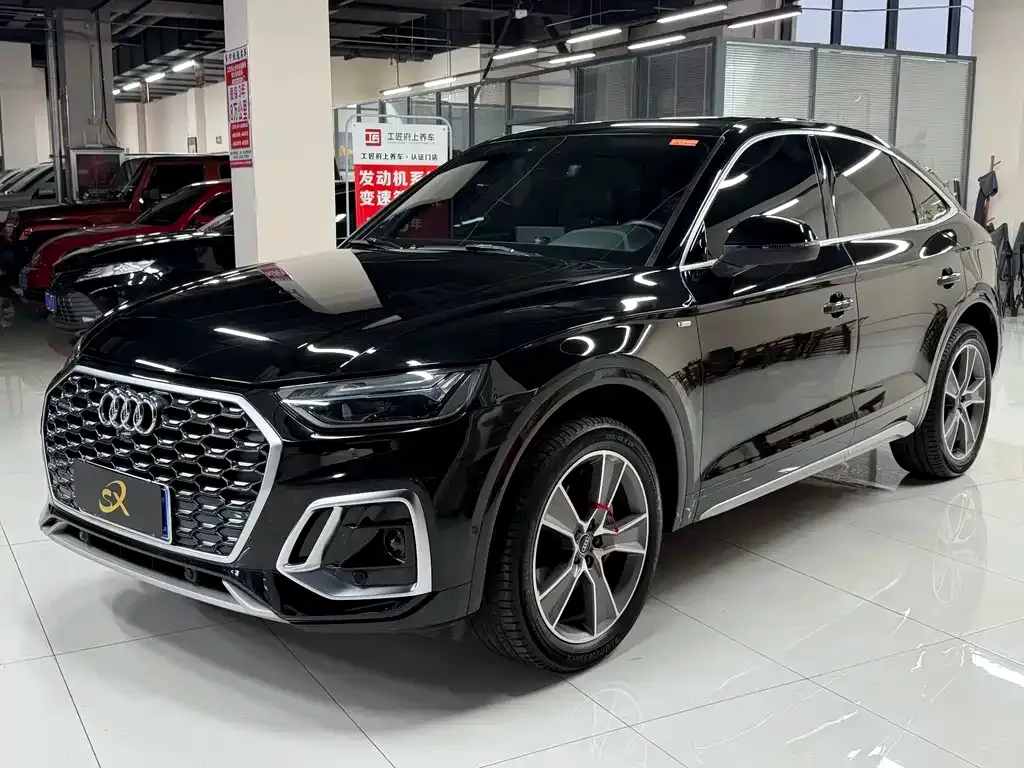 Audi Q5L Sportback — фото 1