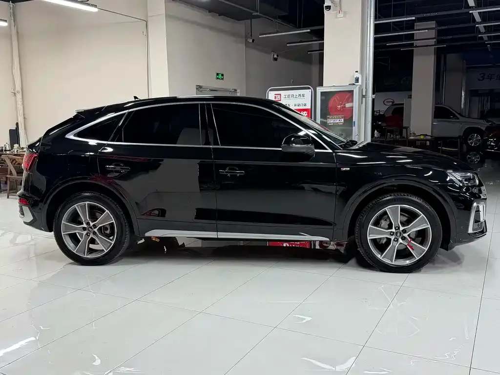 Audi Q5L Sportback — фото 2
