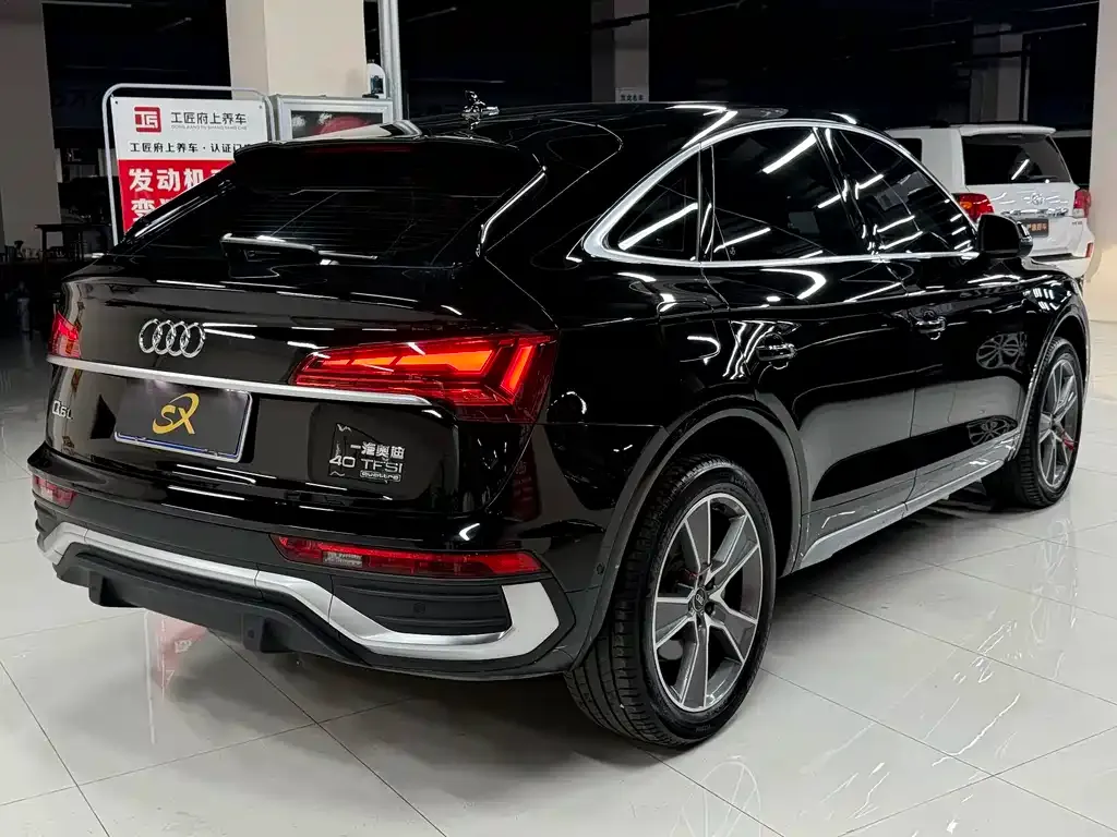Audi Q5L Sportback — фото 5
