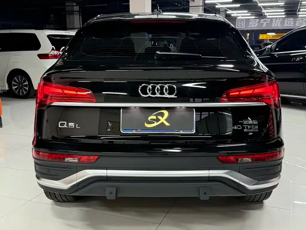Audi Q5L Sportback — фото 3