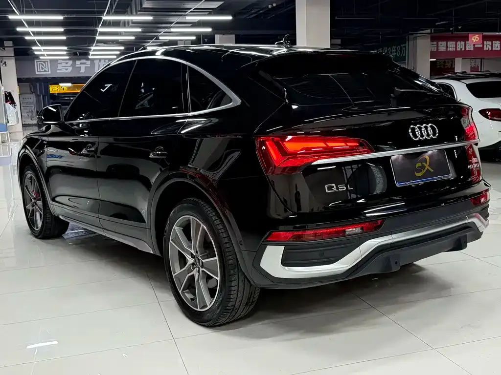 Audi Q5L Sportback — фото 6