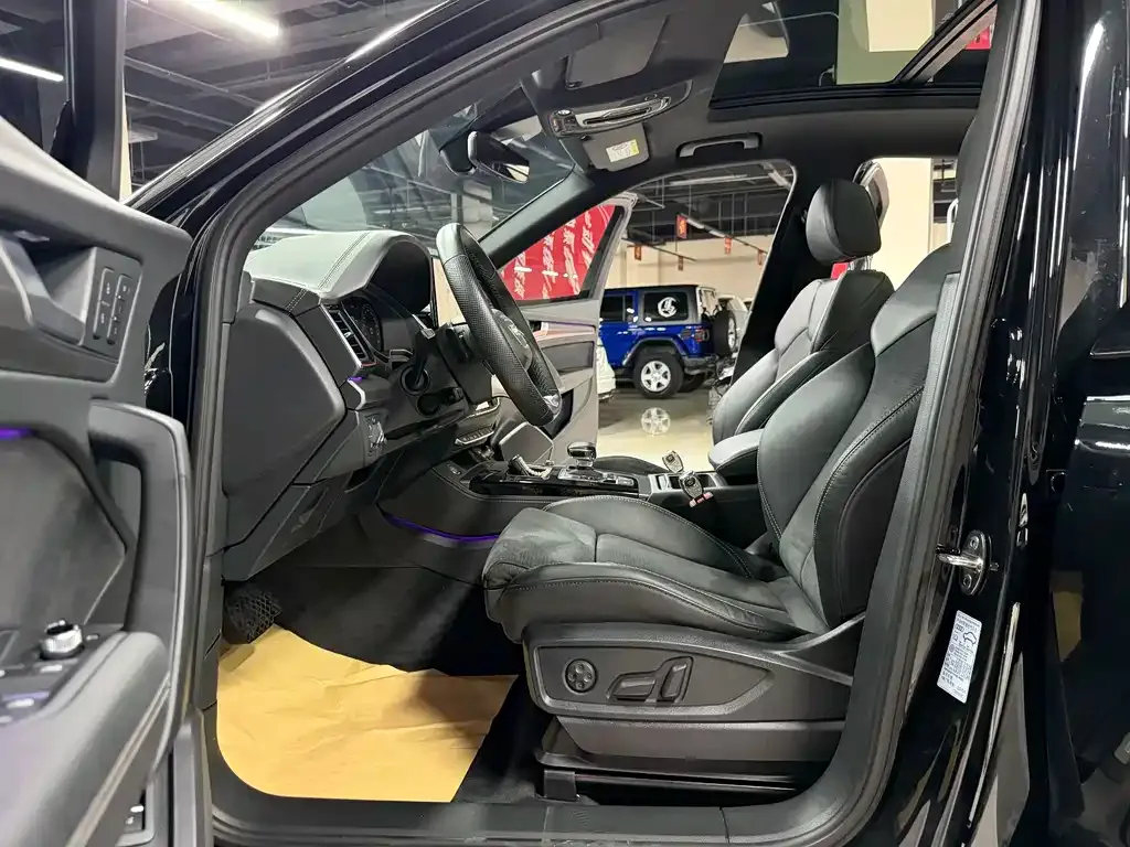 Audi Q5L Sportback — фото 4