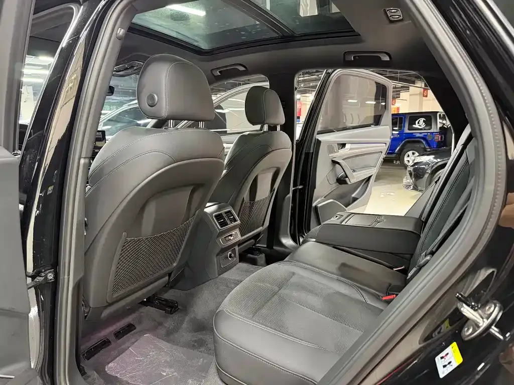 Audi Q5L Sportback — фото 10