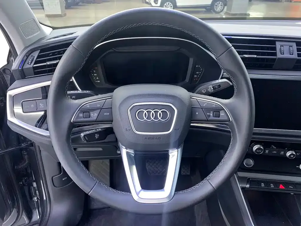 Audi Q3 — фото 4