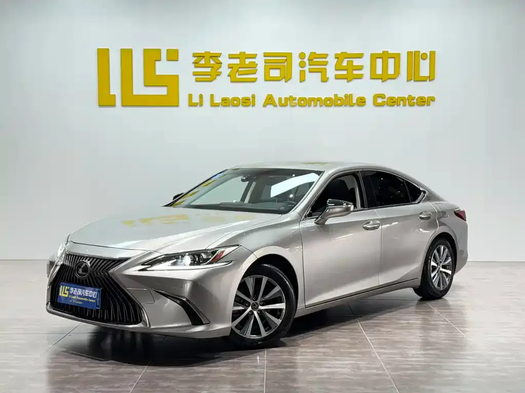 Lexus ES — фото 1