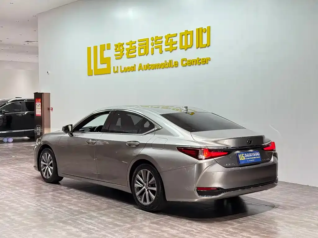 Lexus ES — фото 10