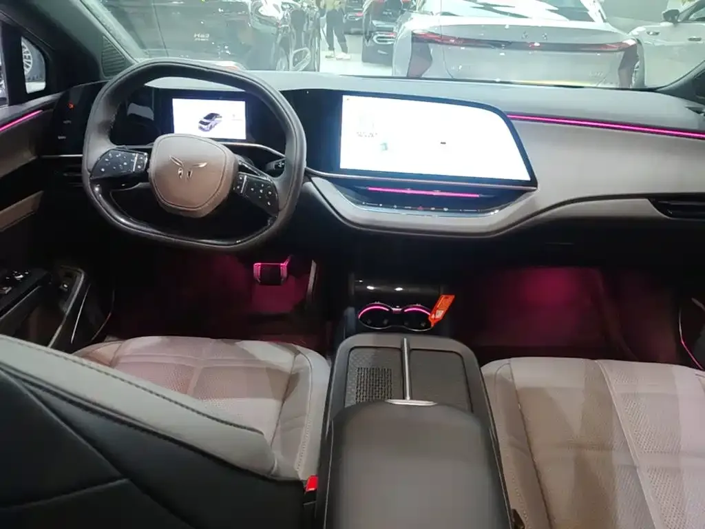Hongqi EH7 2024 из CN, фото 2