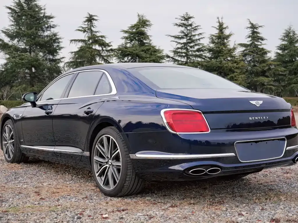Bentley Flying Spur — фото 4