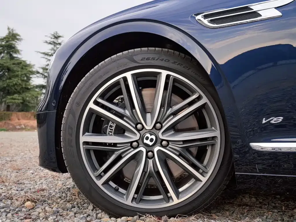 Bentley Flying Spur — фото 6