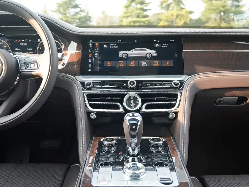 Bentley Flying Spur — фото 10