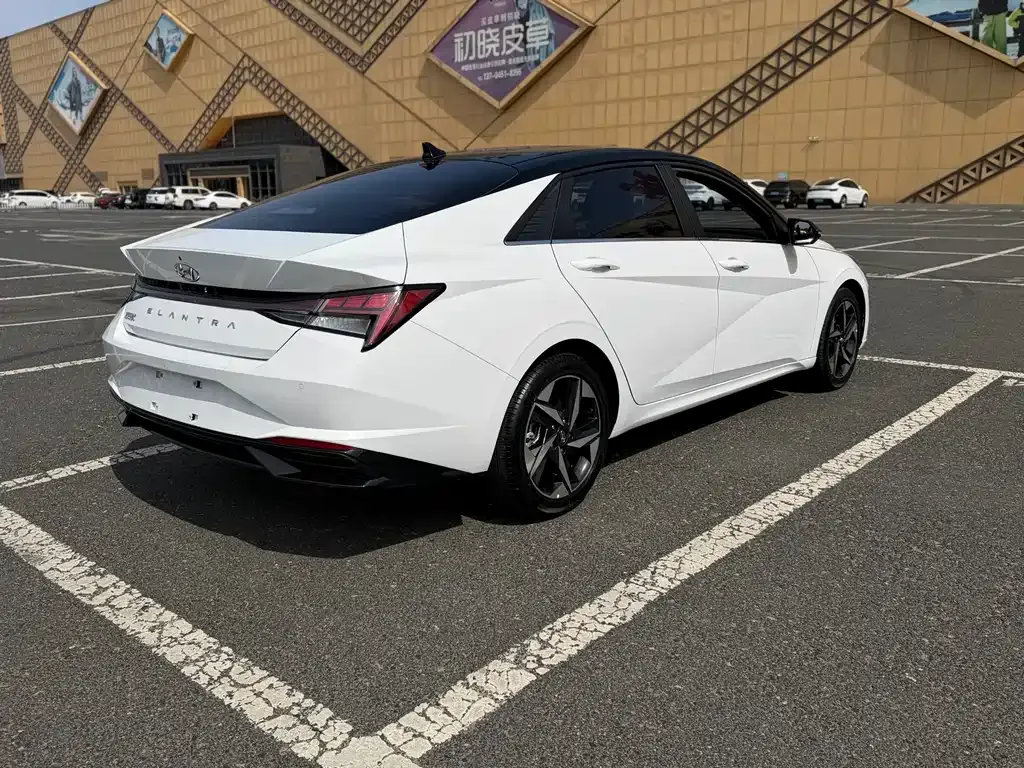 Hyundai Elantra — фото 4