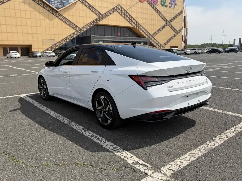 Hyundai Elantra — фото 6