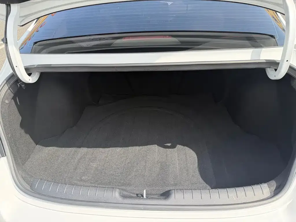 Hyundai Elantra — фото 10