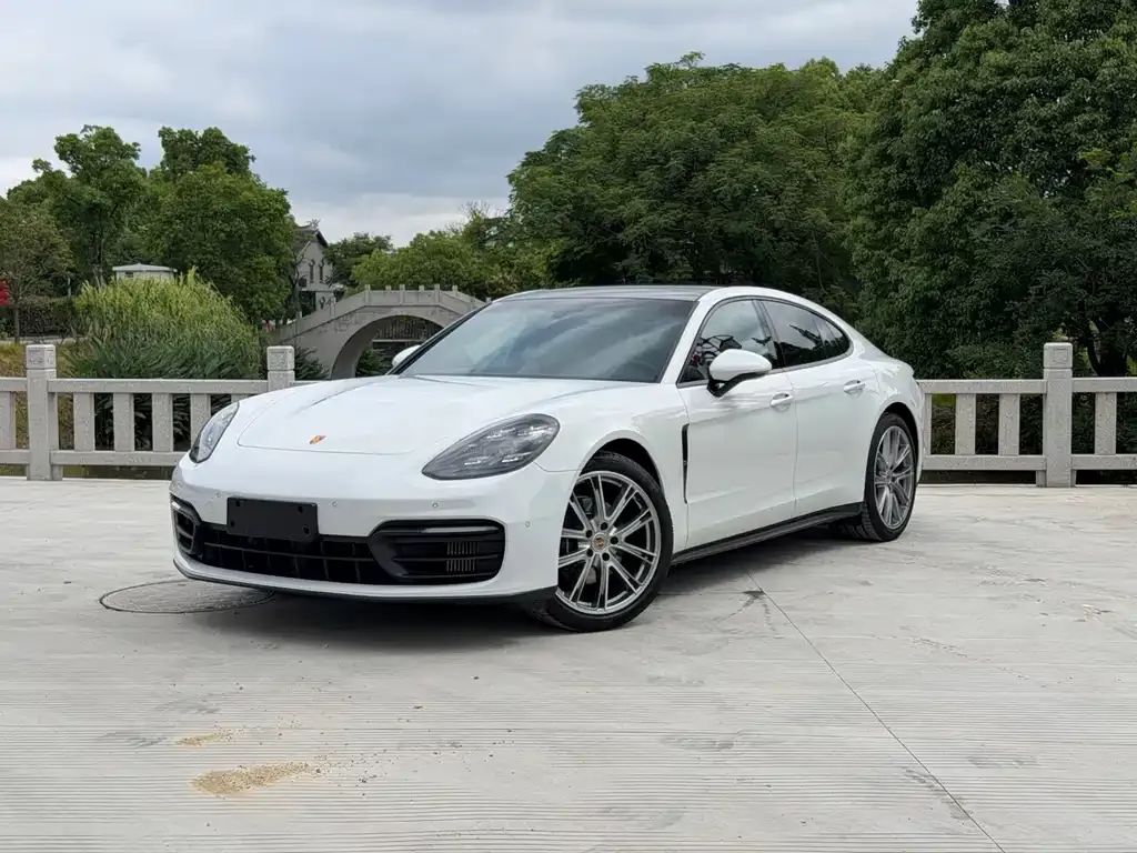 Porsche Panamera — фото 1