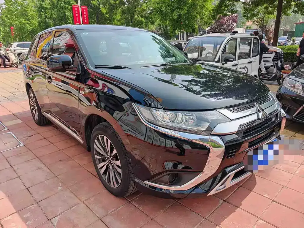 Mitsubishi Outlander — фото 3