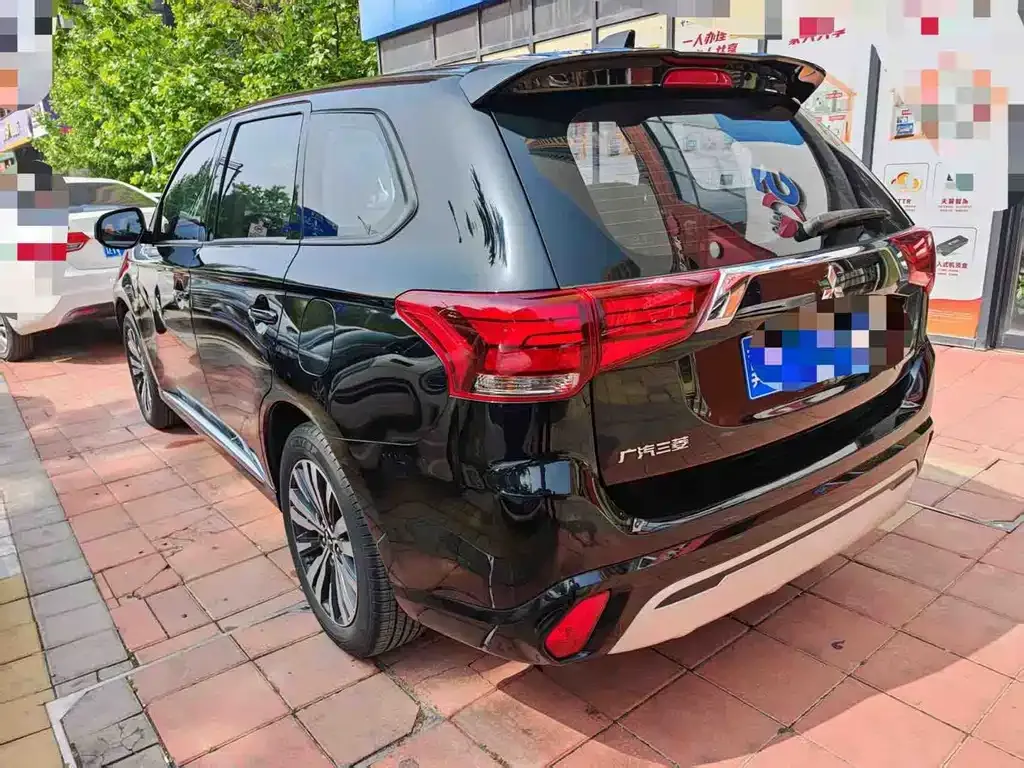 Mitsubishi Outlander — фото 4