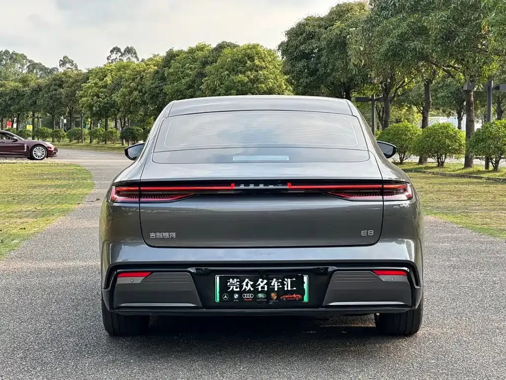 Geely Galaxy E8 — фото 4