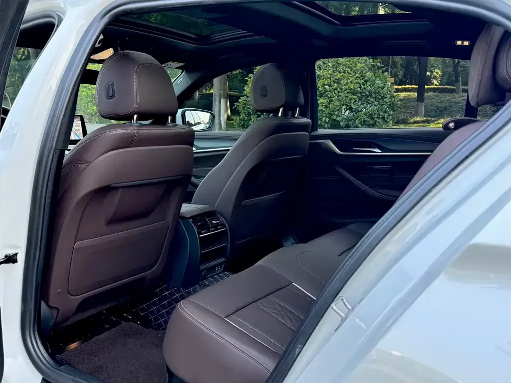 BMW 5 Series 2022 из CN, фото 3