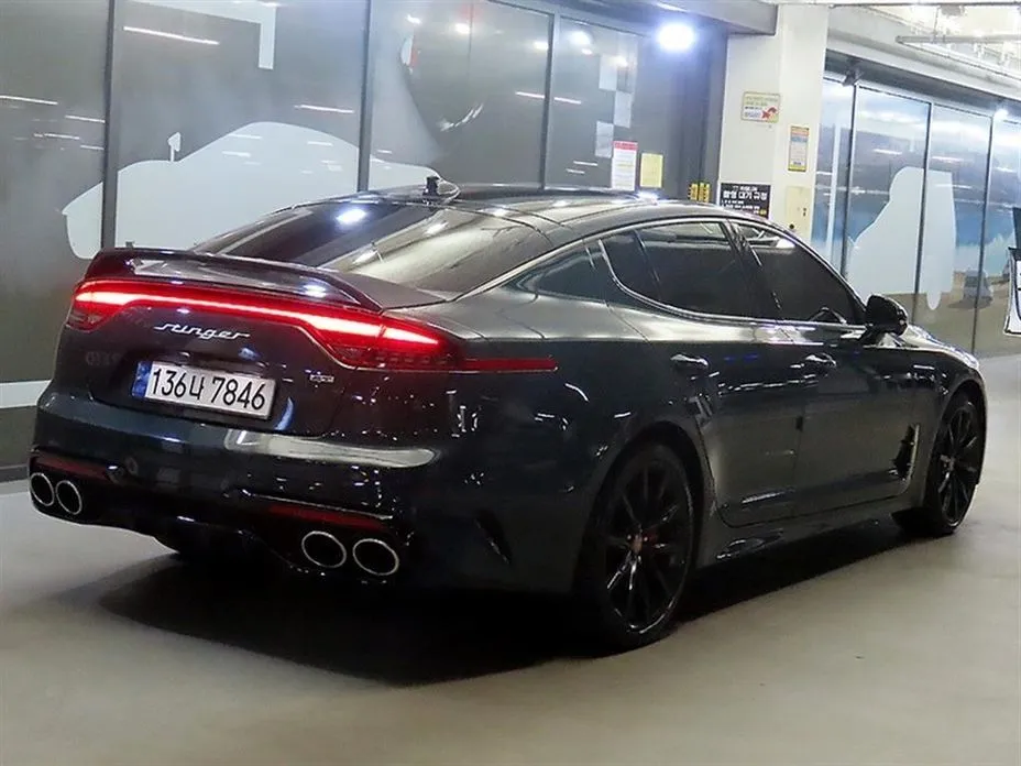 Kia Stinger 2023 из KR, фото 2