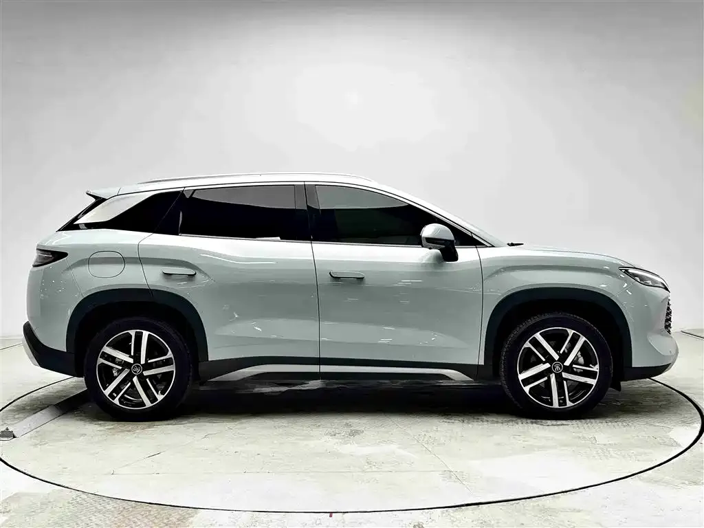 BYD L DM-i — фото 3