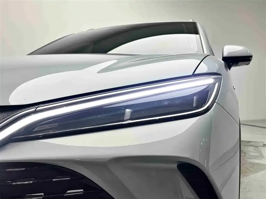 BYD L DM-i — фото 4