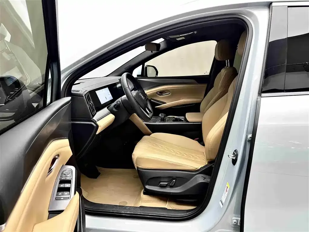 BYD L DM-i — фото 6