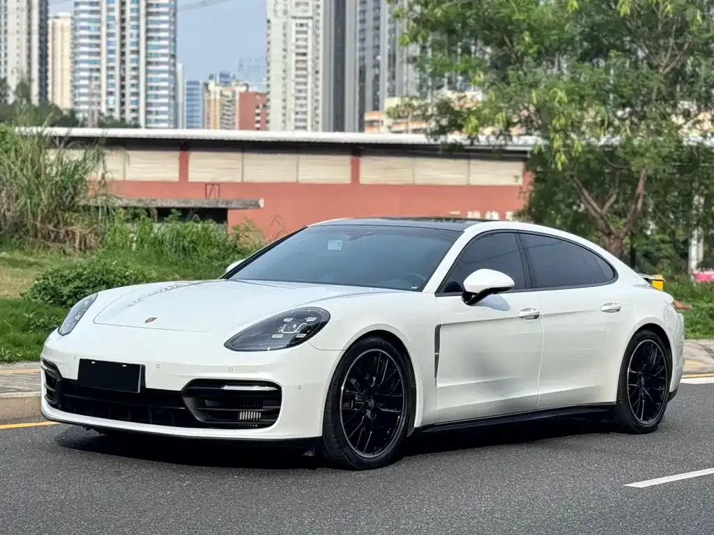 Porsche Panamera — фото 1