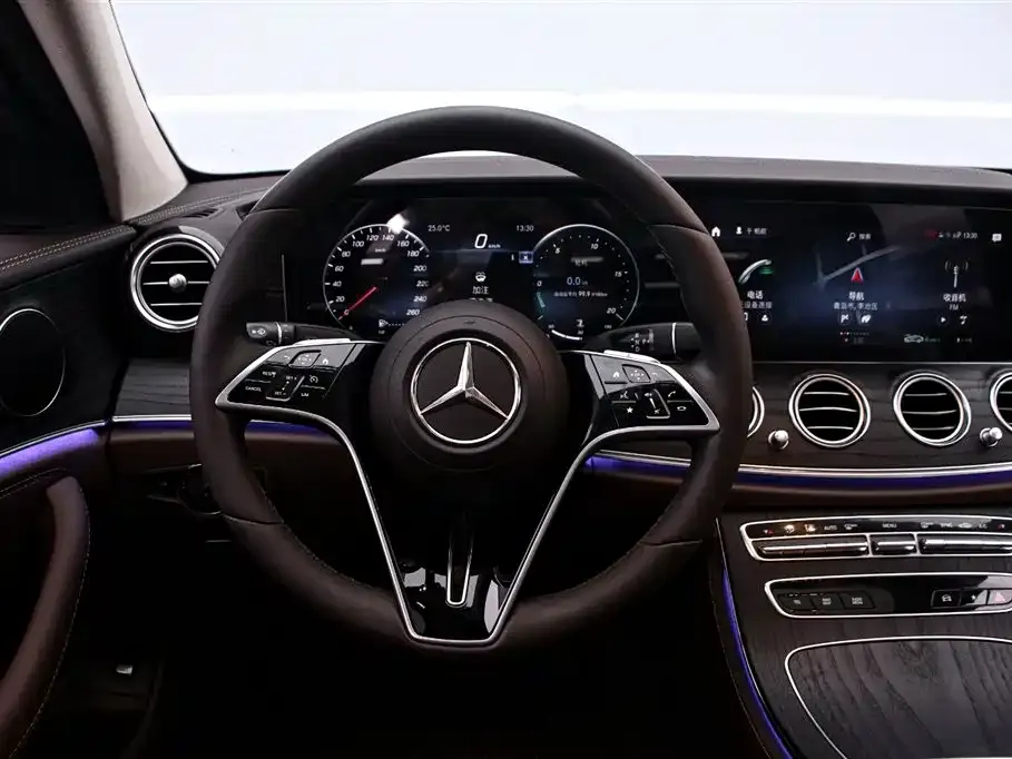 Mercedes-Benz E-Class — фото 9