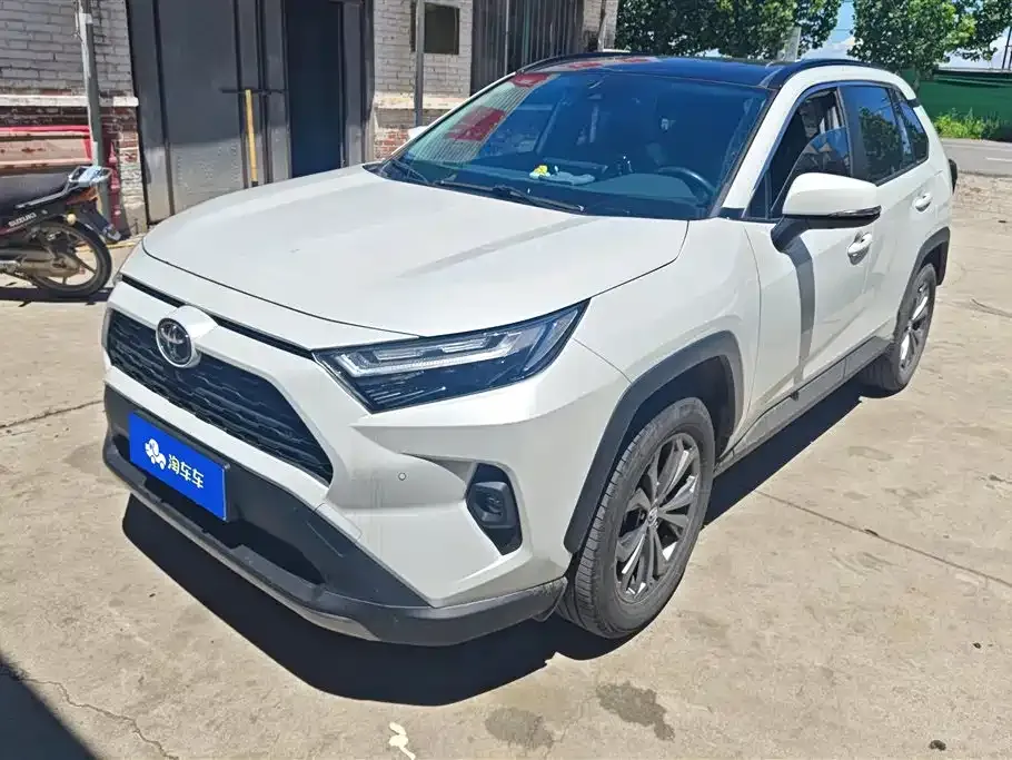Toyota RAV4 — фото 1