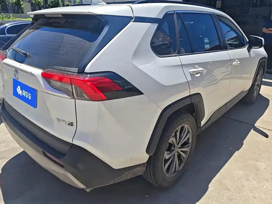 Toyota RAV4 — фото 8