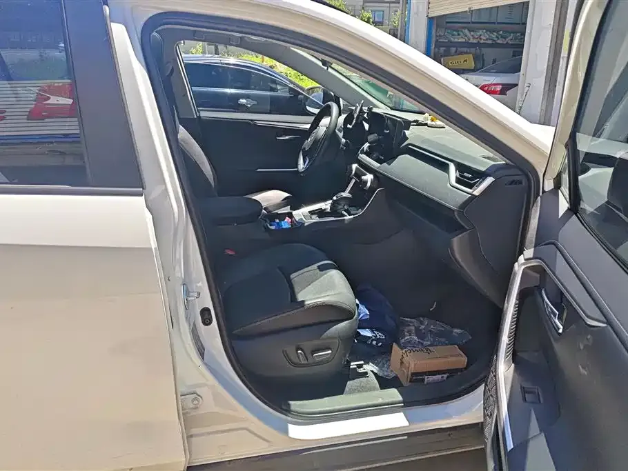 Toyota RAV4 — фото 10