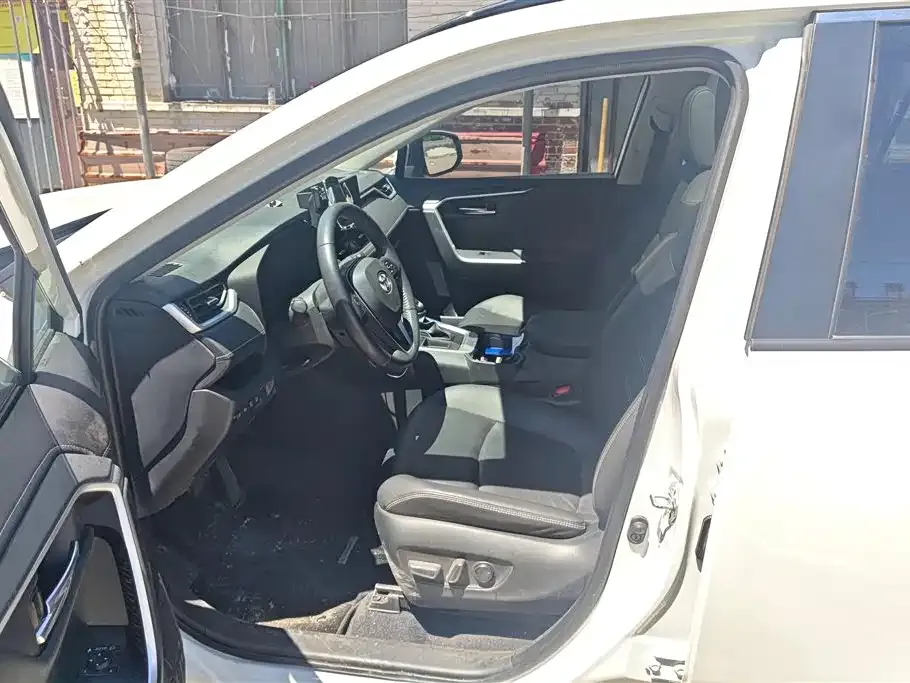 Toyota RAV4 — фото 3