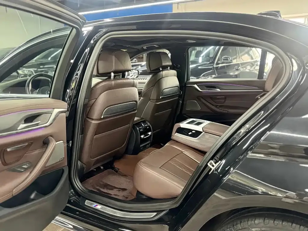 BMW 5 Series 2021 из CN, фото 5