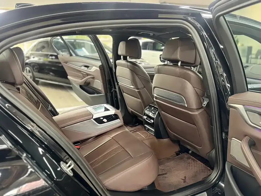 BMW 5 Series 2021 из CN, фото 2
