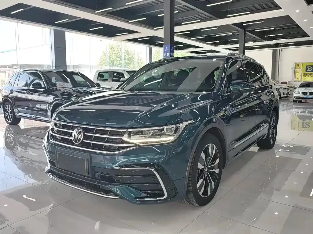 Volkswagen Tiguan L — фото 1