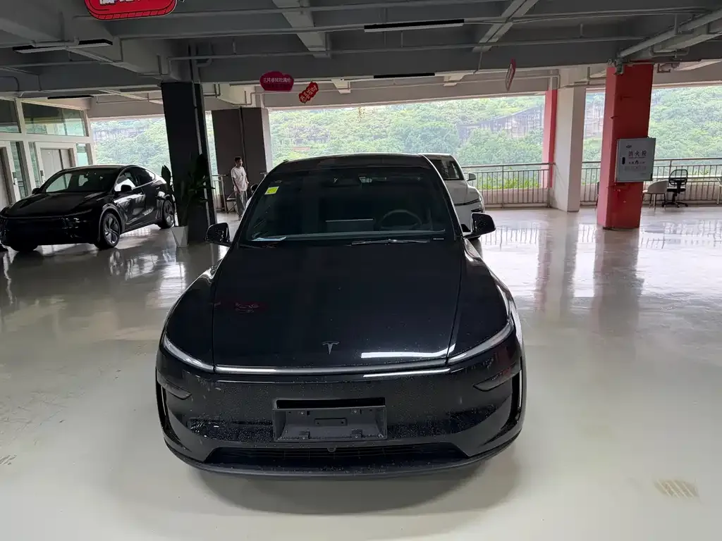 Tesla Model Y L — фото 9