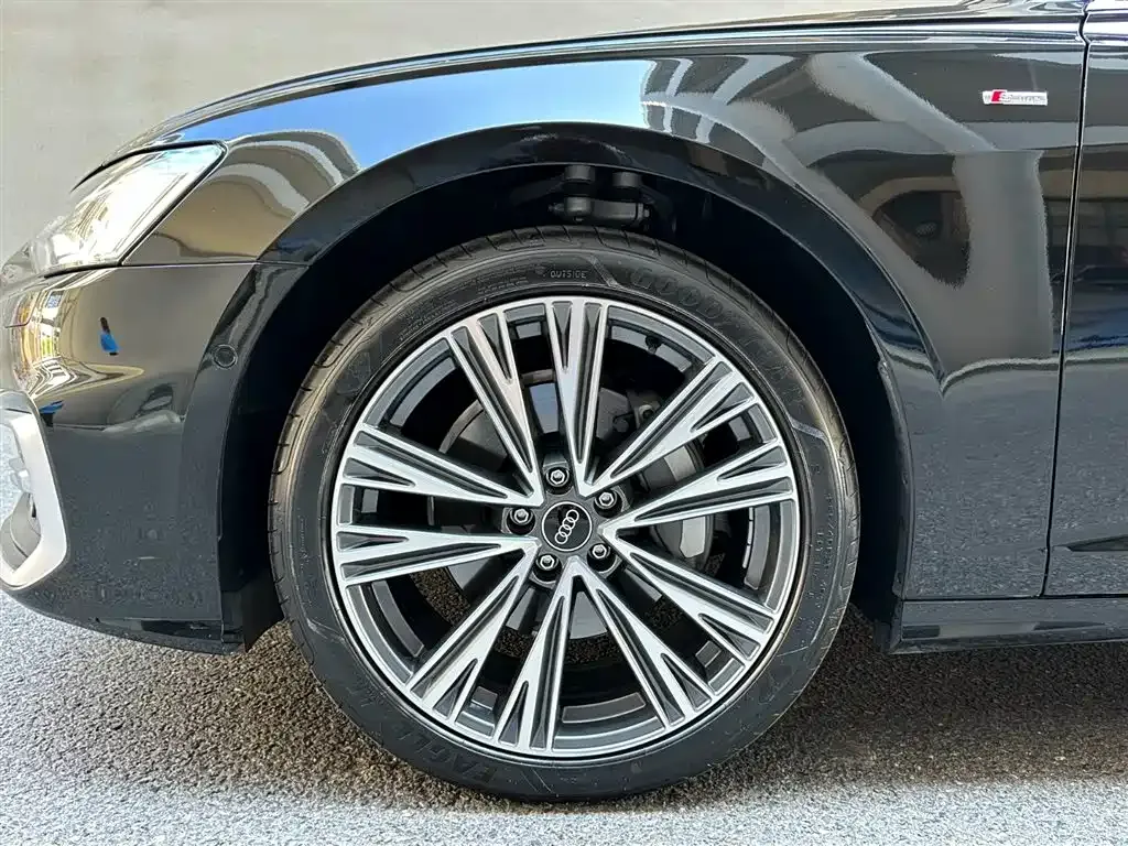 Audi A6L — фото 10