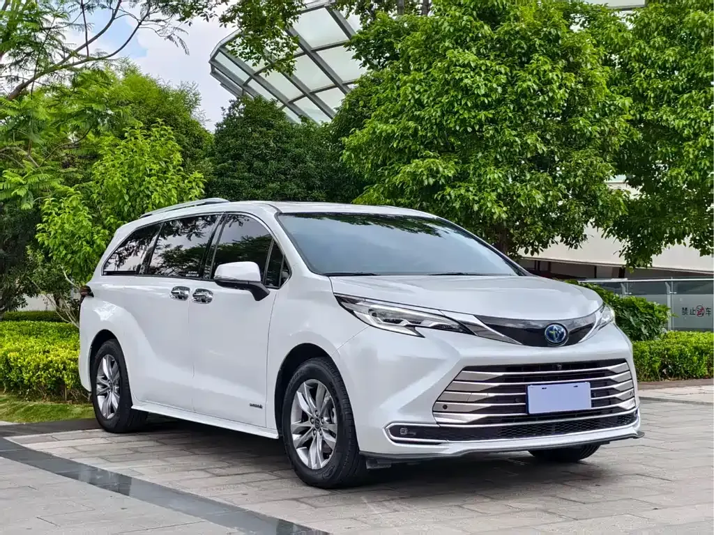 Toyota Sienna — фото 7