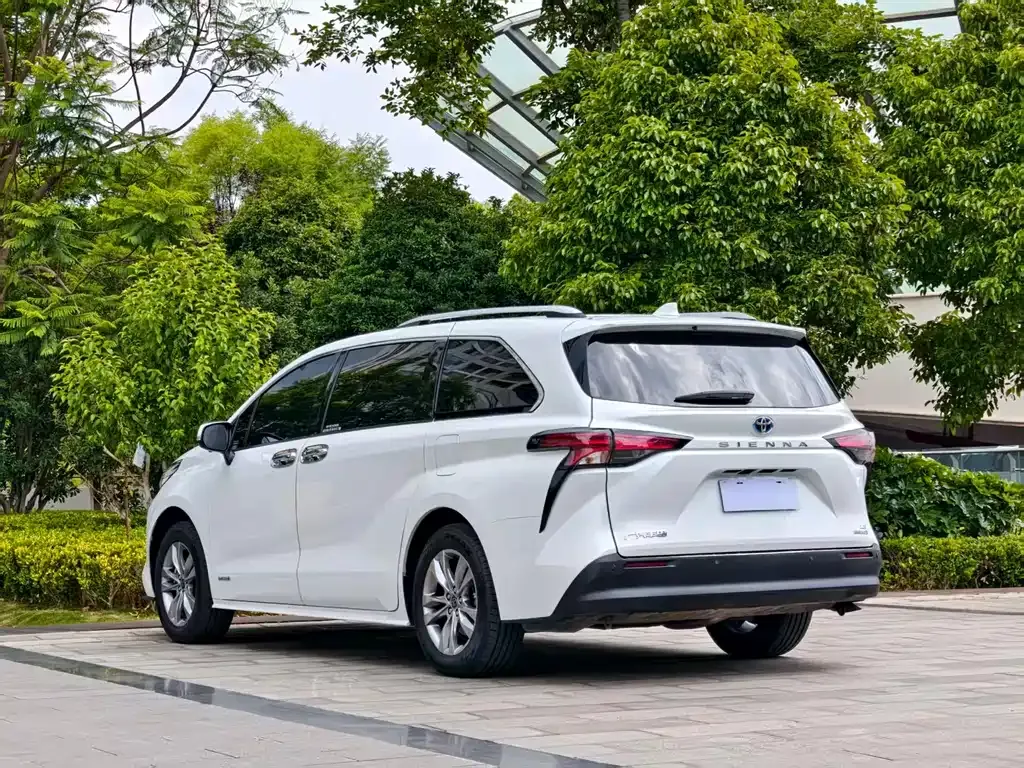 Toyota Sienna — фото 9