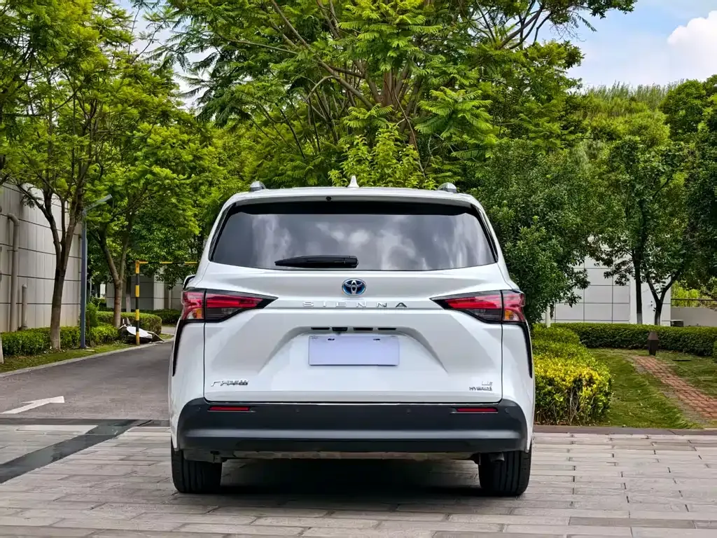 Toyota Sienna — фото 6