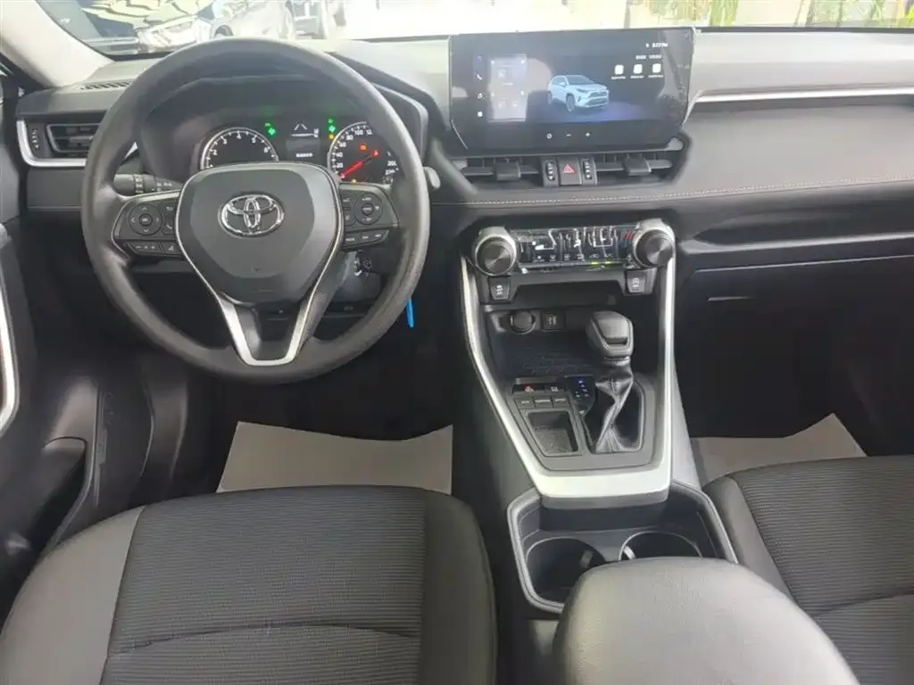 Toyota RAV4 — фото 6