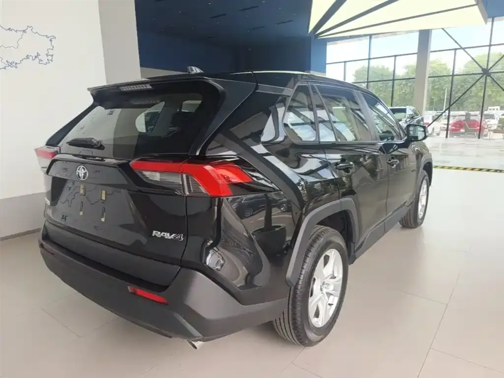 Toyota RAV4 — фото 7