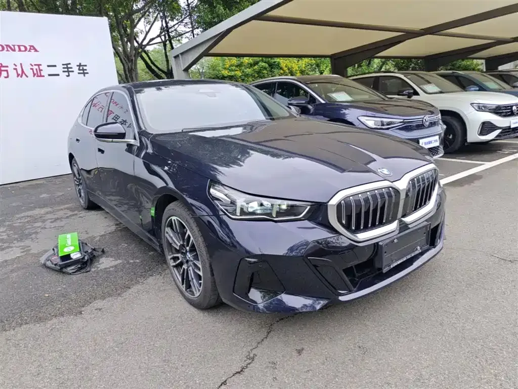 BMW 5 Series 2024 из CN, фото 7