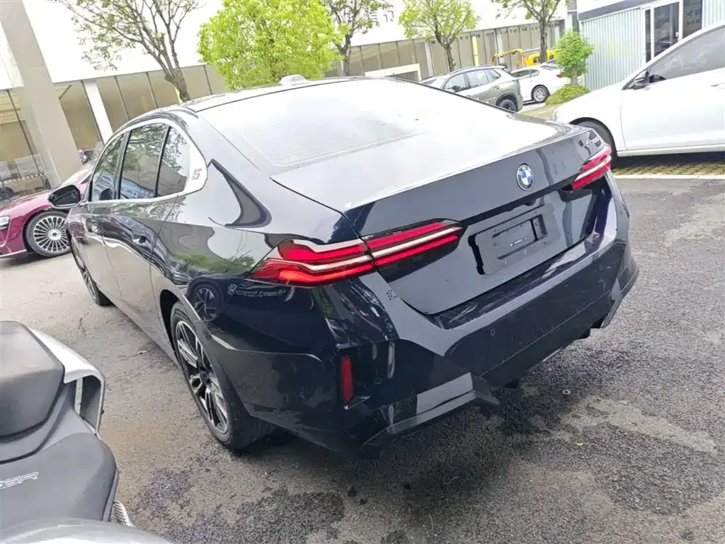 BMW 5 Series 2024 из CN, фото 2