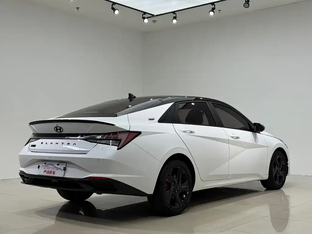 Hyundai Elantra — фото 6