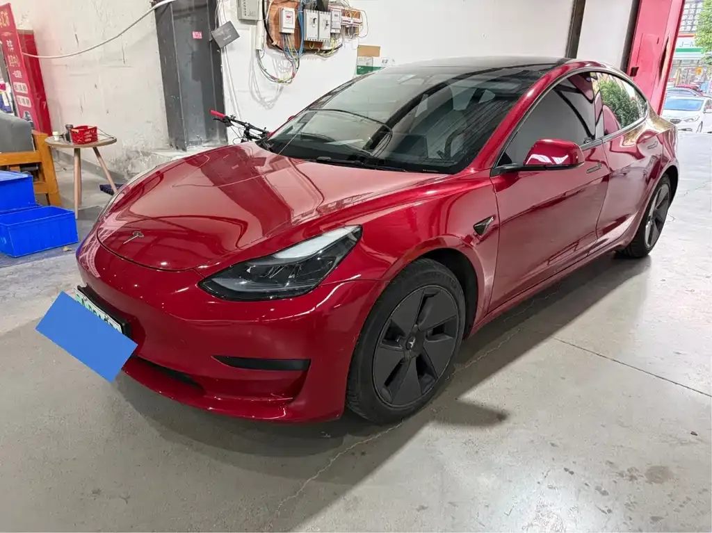 Tesla Model 3 — фото 1