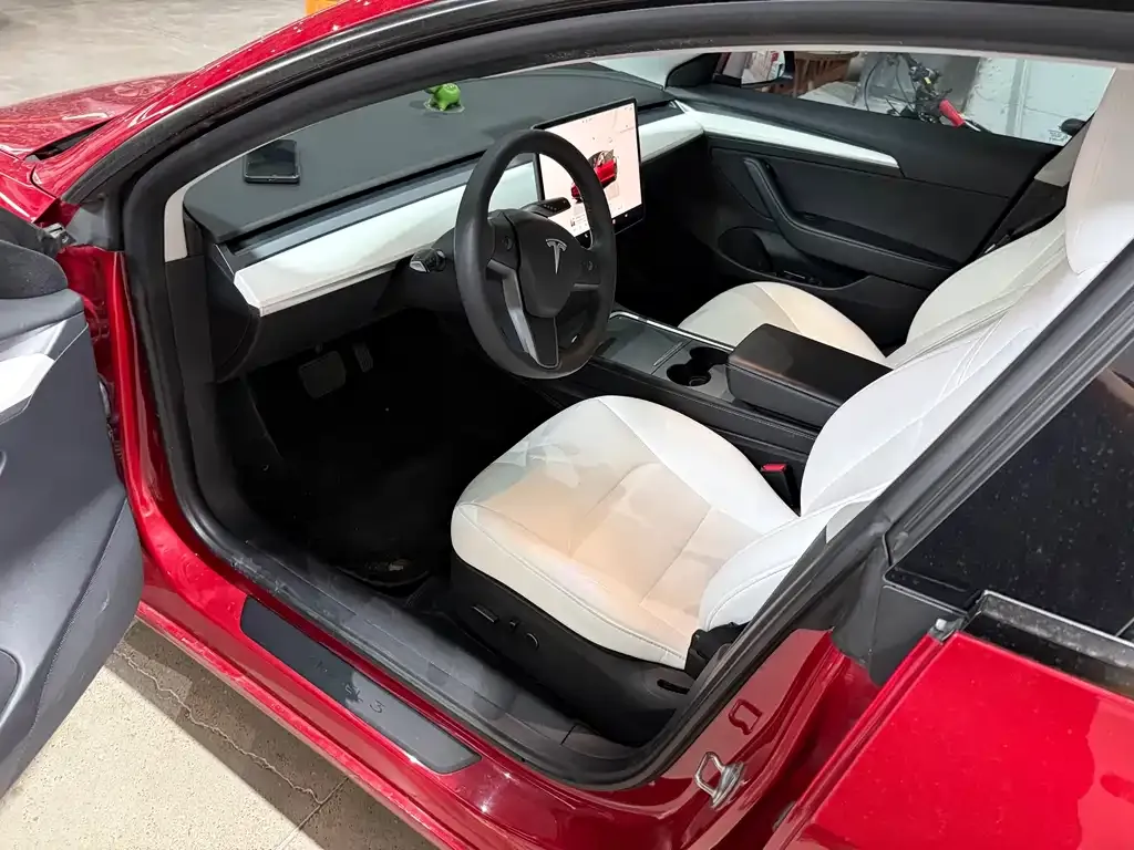 Tesla Model 3 — фото 3
