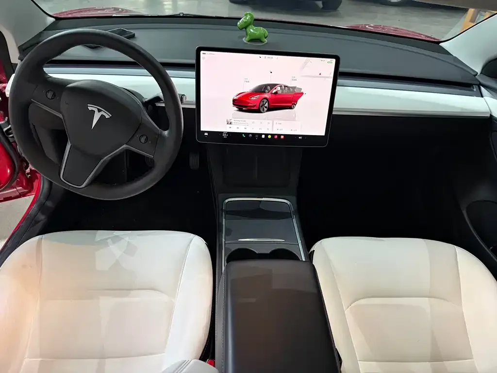 Tesla Model 3 — фото 7